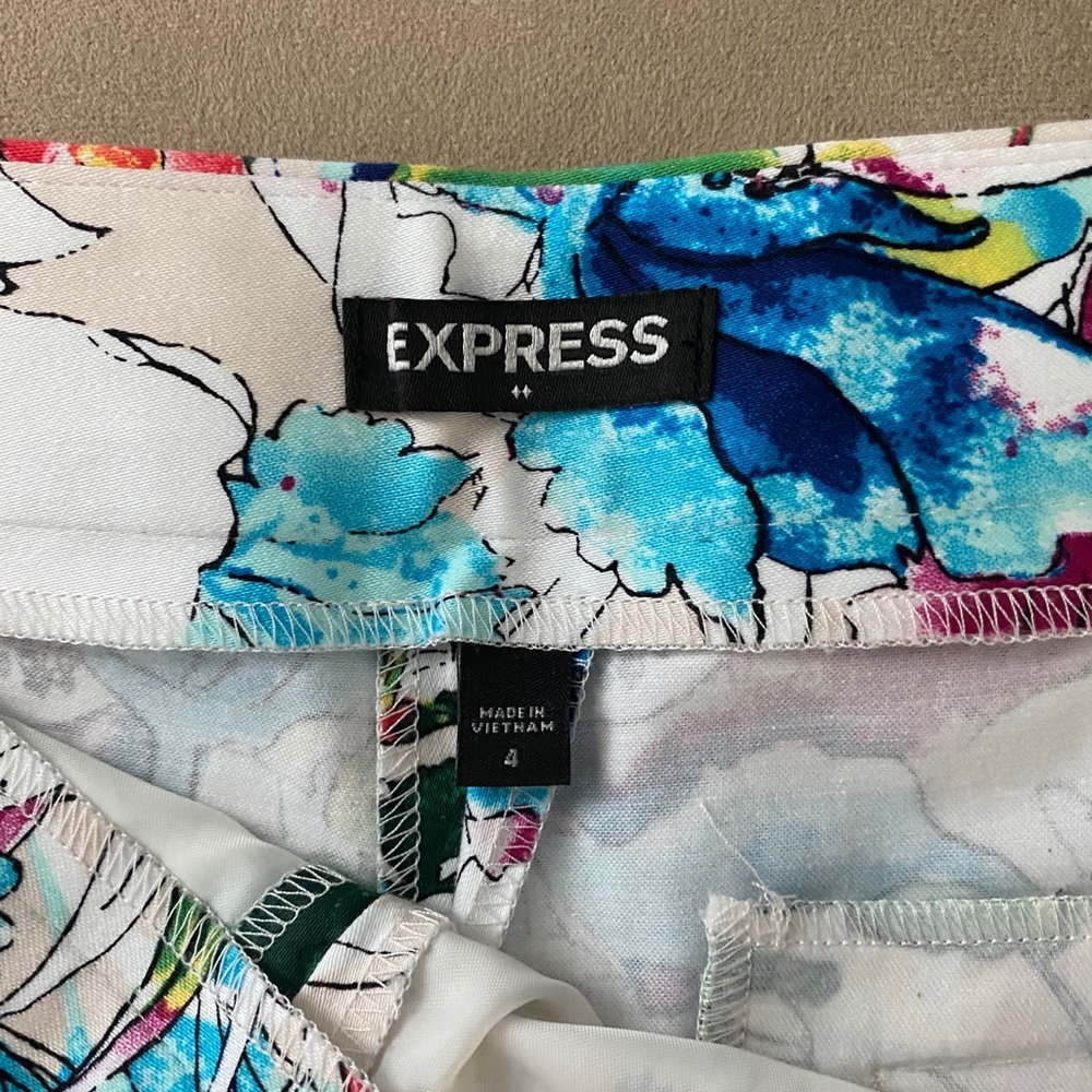 Express floral shorts size 6 - Picture 4 of 4